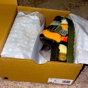 Ugg slippers. Brand new!!!